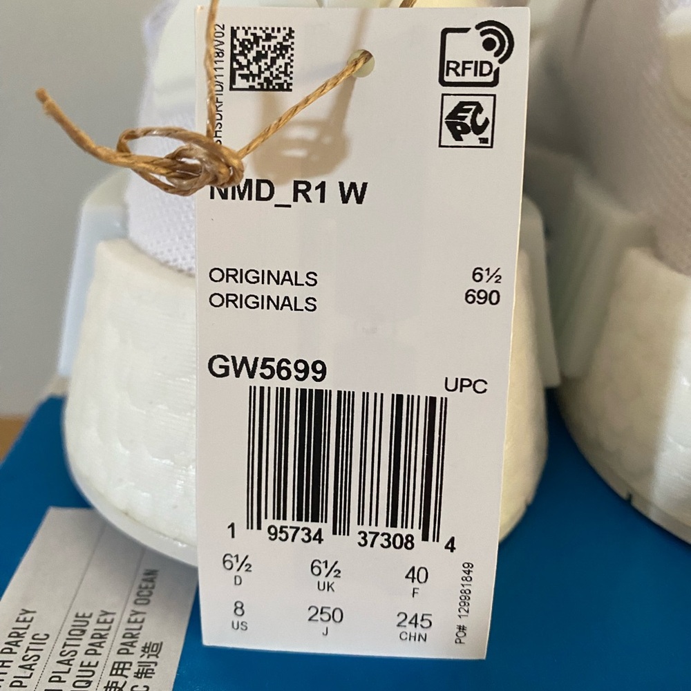 NWB Adidas NMD R1 Cloud White with Self Fastening Straps Sz 8 - Picture 7 of 10